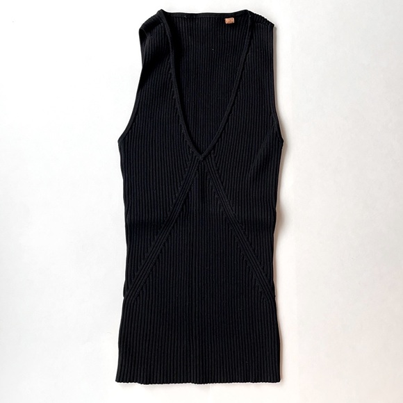 Knitted V-neck Black Tank Top - Picture 3 of 3